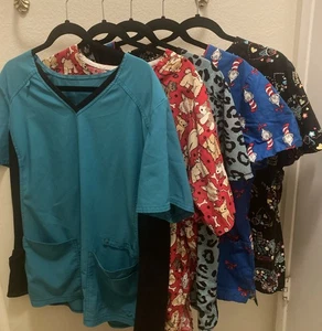 (5) Veterinary Scrub Tops XL. Lightly Used. Great Condition. Comfy. Brand Names - Picture 1 of 10