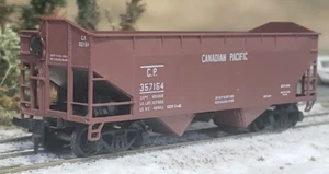 Athearn Blue Box HO Scale Canadian Pacific (CP) 34' Offset-Side Hopper Car - Picture 1 of 17