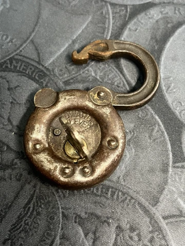 EDWARDS 6 LEVER PADLOCK Antique, With Key, and Lock Works Cover
