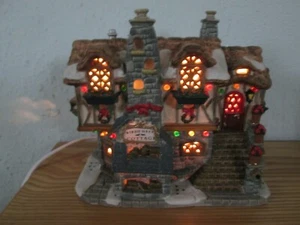 Retired LEMAX Lighted Christmas Village Building ~ Birds Nest Cottage   - Picture 1 of 6