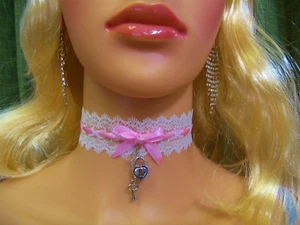 Jede Größe Halsband Schloss & Schlüssel rosa weiß Spitze Perlen Sissy Plus DDLG - Bild 1 von 10