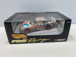 1997 Team Hot Wheels Pro Racing NASCAR Mark Martin Valvoline #6 - 1:43 - Picture 1 of 3