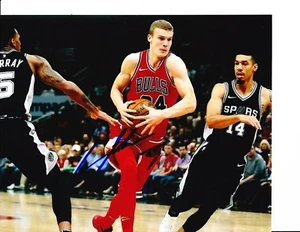 CHICAGO BULLS LAURI MARKKANEN SIGNED DRIVING LANE 8X10 - Picture 1 of 1