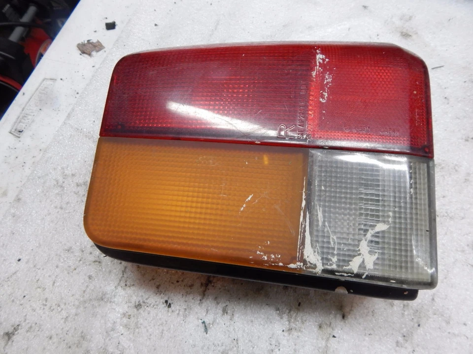 88 89 1988 1989 FORD FESTIVA LUZ TRASERA PASAJERO DERECHO ENVÍO RÁPIDO Foto 1 de 1