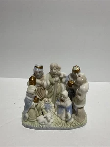 Porzellan Weihnachtskrippe auf Sockel mit schöner glasierter Oberfläche - Bild 1 von 9