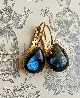 Pendientes colgantes clásicos de labradorita natural enchapados en oro minimalistas naturales Foto 1 de 4