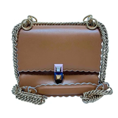 Fendi 8M0381 KAN 小号斜挎包皮革手提包 - 7.5" x 6" x 3.5" — 第 1/4 张图片