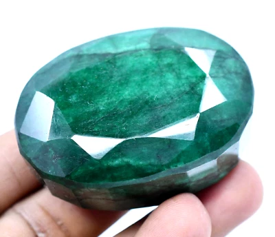 568.0 Ct Natural Huge Green Emerald Earth-Mined Certified Museum Use Gemstone - Image 1 of 4