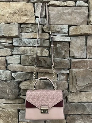 BOLSO DE HOMBRO DE CUERO BORGOÑA ROSA FIRMA MICHAEL KORS SLOAN Foto 1 de 4