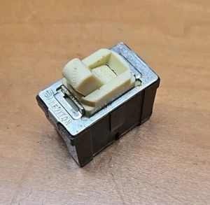 Leviton IVORY TUMBLER Interchangeable DESPARD Toggle Switch 1790-I BIN11 - Picture 1 of 1