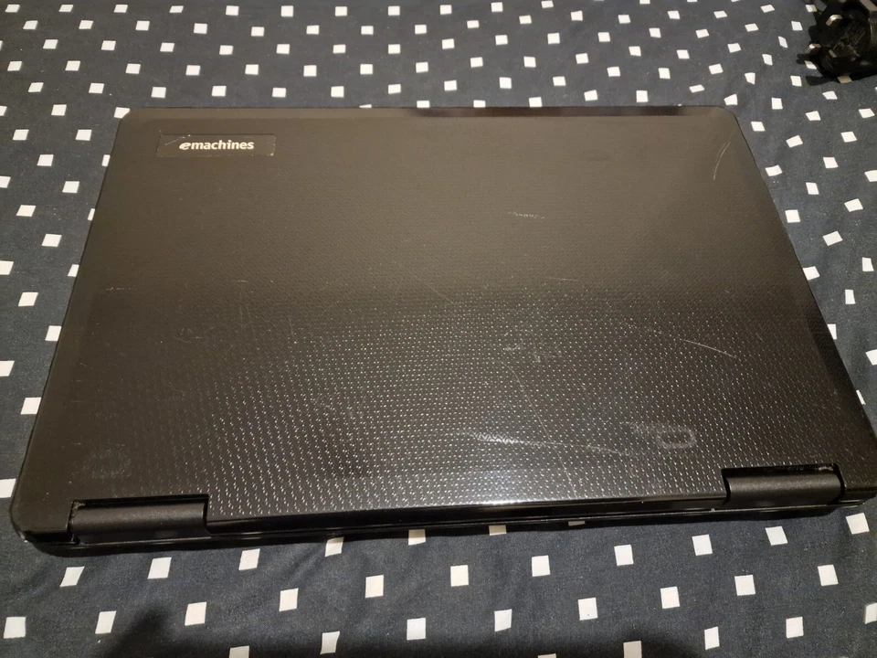 Emachine Laptop ,15,6 Screed , 80 Gb Hdd, 2 Gb Ram - Image 1 of 4