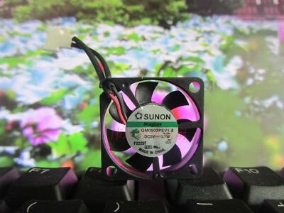 SUNON Maglev GM0503PEV1-8 30x30x6mm 3006 DC 5v 0.7w 2pin DC - Image 1 of 2