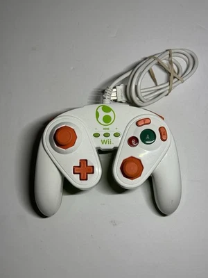 Controlador Nintendo Wii/Wii U con cable PDP Fight Pad Yoshi Foto 1 de 4