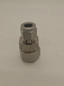 Swagelok SS-1210-6-6  Reducer 3/4" x 3/8" tube union fitting - Picture 1 of 3