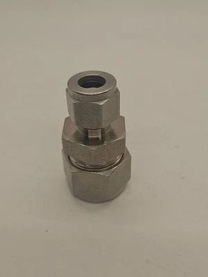 Swagelok SS-1210-6-6  Reducer 3/4" x 3/8" tube union fitting - Image 1 of 3