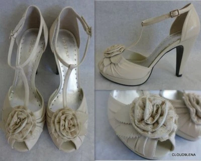 BCBG NIÑAS (Hecho en Brasil) CUERO MARFIL Detalle Roseta Punta Abierta Bomba 10B Foto 1 de 4