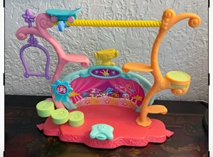 Hasbro Multicolor Circus Tricks Bühne Littlest Pet Shop Spielset Zirkus - Bild 1 von 5