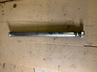 Husillo y tuerca de eje basculante Yamaha YZF R1 5VY 2004 Foto 1 de 3