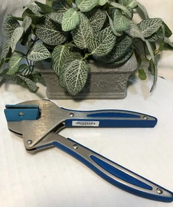 Quickutz QK021113 Squeeze Die Cutting Press Tool, Blue Handles - Picture 1 of 8