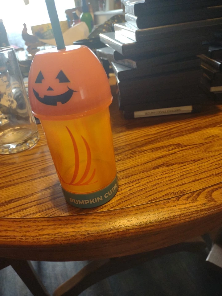 Taza para sorber intermitente iluminada edades 3+ 10 fl oz Halloween temática calabaza Cutie Foto 1 de 4
