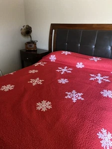 Falling Snow Embroidered Quilted Cotton Throw, Reversible Solid Red TWIN - Picture 1 of 7