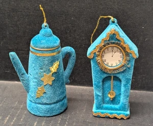 2 Ornamenti Albero di Natale Vintage Floccato Blu Bollitore e Orologio Giappone 4" - Foto 1 di 5