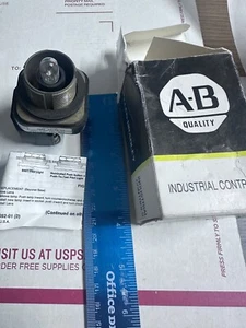 ALLEN BRADLEY 800T-P16R PILOT LIGHT RED 30MM 120VAC NO Lens cover - Picture 1 of 6