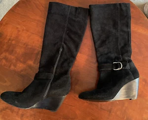 BCBGENERATION Damenstiefel schwarz Wildleder kniehoch Keilabsatz Größe 9B - Bild 1 von 10