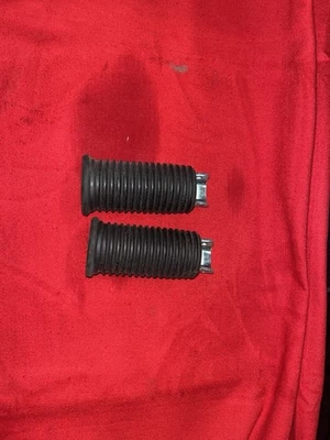 DS Rubber Driver Footpegs Female Mount Harley Davidson oem # 50939-52  - Image 1 of 2
