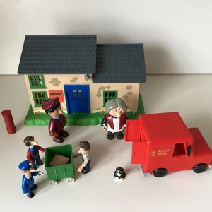 POSTMAN PAT AND MRS GOGGINS WITH GREENDALE POST OFFICE, POST BOX  plus figures  - Picture 1 of 6