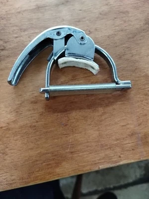 Guitarra Hamilton Vintage Hecha en EE. UU. Cromo Capo Essential Eléctrica o Acústica Foto 1 de 4