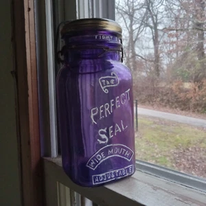 THE PERFECT SEAL WIDE MOUTH ADJUSTABLE AMETHYST QUART FRUIT JAR EARLY 1900 - Picture 1 of 7