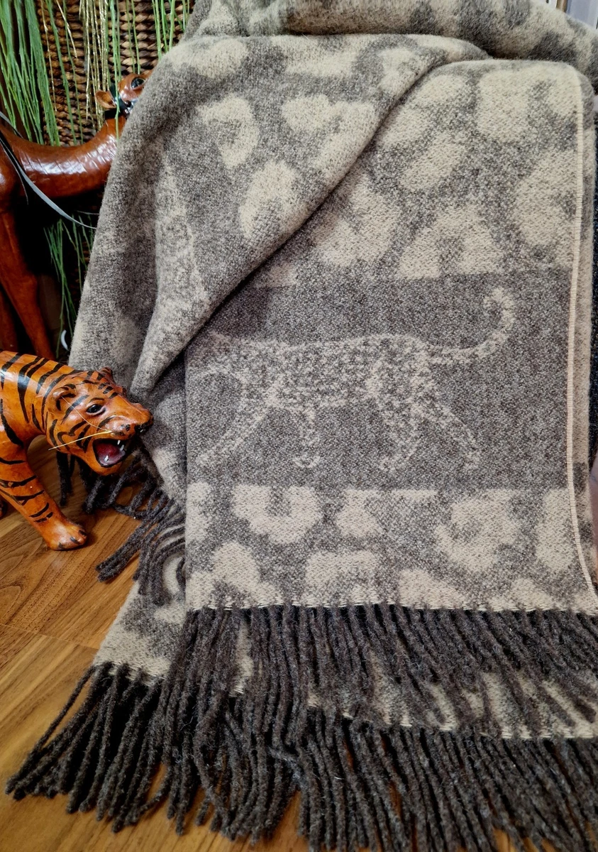Flauschige Kuscheldecke 150x200 Cm – Weiche Wohndecke Mit Wüsten-Motiv (weißes Pferd) Für Sofa, Bett & Unterwegs