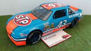 PONTIAC GRAND PRIX # 43 STP o 1/18 AMERICAN MUSCLE ERTL Nascar voiture miniature - Imagen 1 de 7