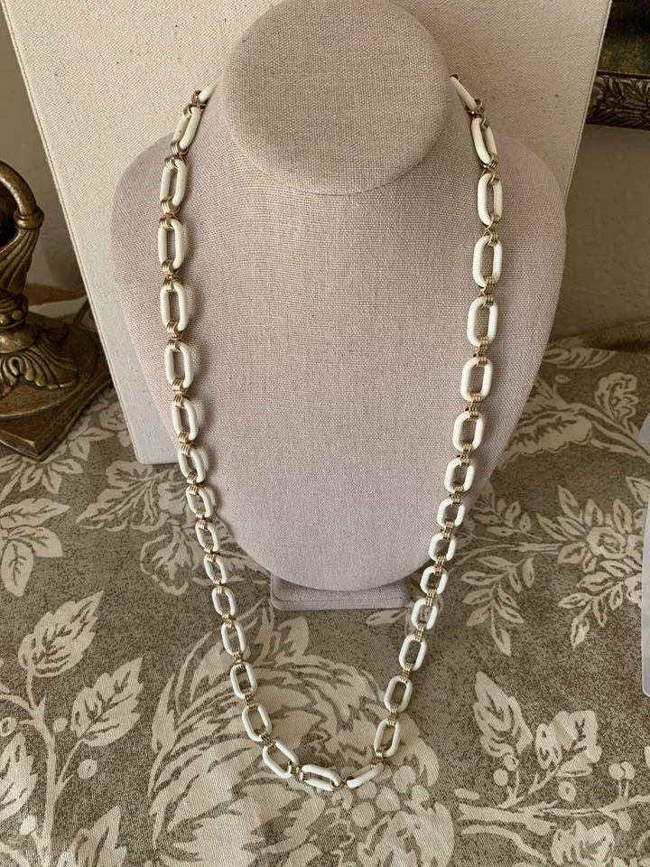 "Cadena larga de eslabones esmaltados en tono dorado color hueso marfil blanco roto de Talbot 34""" Foto 1 de 4