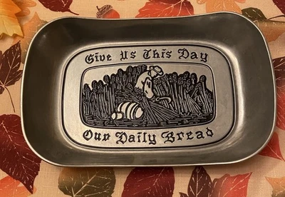 Винтажный сервировочный поднос Wilton Armetale «Give Us This Day Our Daily Bread» без коробки - Изображение 1 из 3