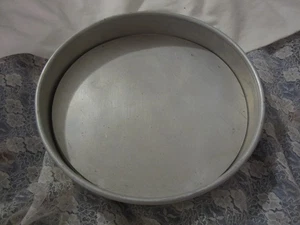 Vintage Mirro 1178M Round 8 in Cake Pan, Removable Bottom - Picture 1 of 3