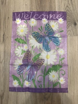 Pequeña bandera de jardín púrpura 2017 dos mariposas margaritas blancas bienvenida 12" x 18" Foto 1 de 4