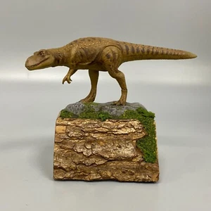 TYRANNOSAURUS REX T-REX DINOSAUR DISPLAY PLINTH HAND PAINTED 75MM TALL - Picture 1 of 4