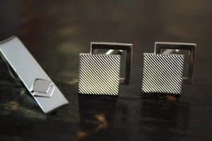 Vtg Silver Tone SHIELDS Double Square Ribbed Center Retro Cufflinks Tie Bar SET - Picture 1 of 12