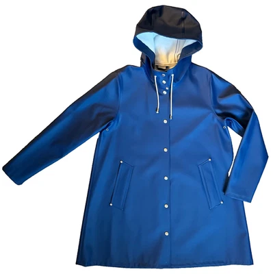 Impermeable Stutterheim Mosebacke, con capucha, frente a presión, azul, talla W S, precio de venta sugerido por el fabricante 350 USD Foto 1 de 4
