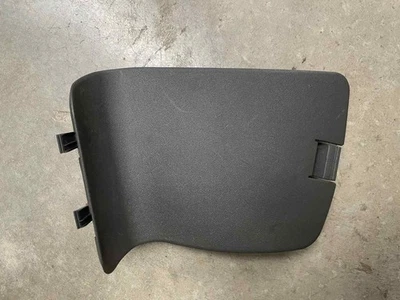 05/2007 a 09/2012 Toyota Corolla Hatchback - Embellecedor interior (trasero) 64746-12140 Foto 1 de 2