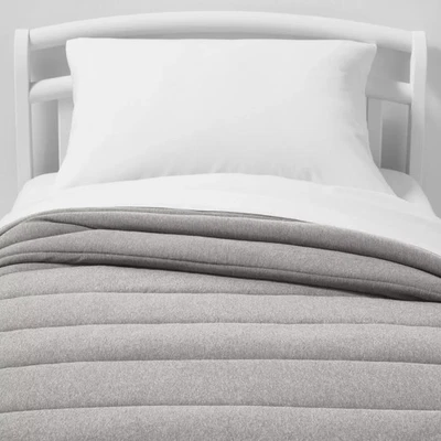 Edredón gris para niños pequeños Channel Jersey - Pillowfort Foto 1 de 3