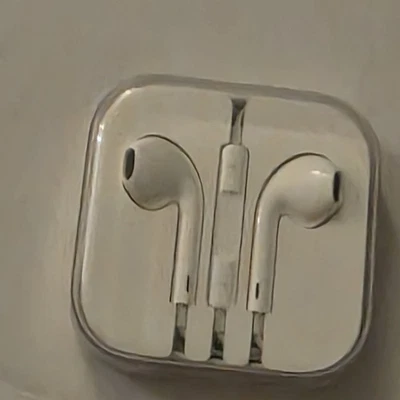 Apple EarPods Headphones with 3.5mm Plug Wired Ear Buds with Built-in Remote NEW - Image 1 of 4