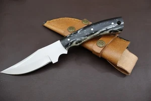 COLTELLO SCUOIATORE IN ACCIAIO FATTO A MANO 8" CON MANICO IN RESINA CON FODERO - Foto 1 di 6