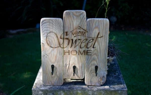 Schlüsselbrett 3er mit Lasergravur - HOME SWEET HOME Vintage Holzdeko Altholz - Bild 1 von 3