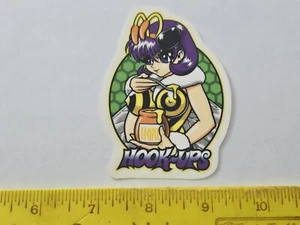 PEGATINA DE COLECCIÓN HOOK UPS ANIME ABEJA SEXY PEZONES CHICA LO ÚLTIMO NUEVO DE LOTE ANTIGUO SKATEBOARD MACK - Imagen 1 de 1
