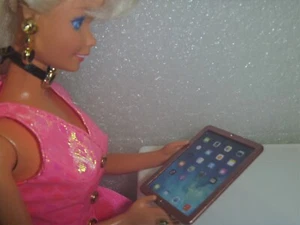 Barbie Größe Sort of a Rose metallic rosa Zierleiste Tablet ~*~ Metall nicht Kunststoff ~*~ süß - Bild 1 von 5