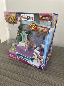 Animal Jam Snow Fort Den 2016 Toys R Us Exclusive New NIB - VHTF - Picture 1 of 10