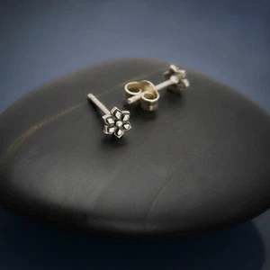 Sterling Silver Tiny Mandala Flower Post Earrings 5x5mm - Picture 1 of 5